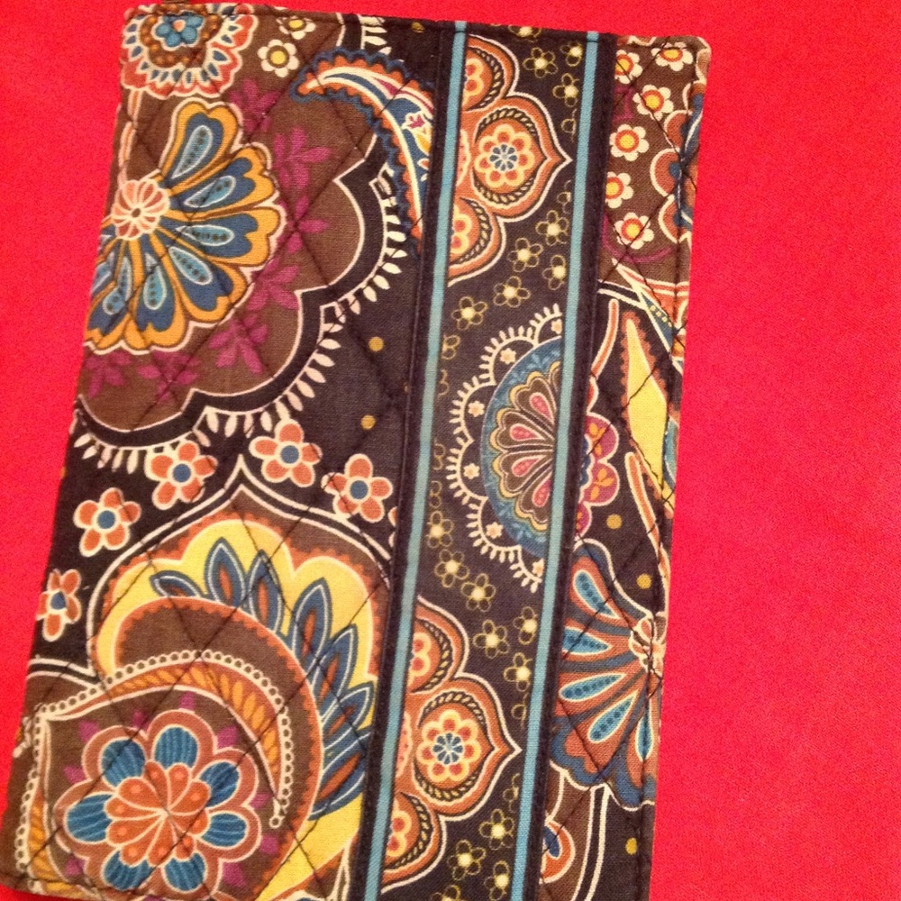 Vera Bradley paperback book cover, EX condition. 5.25 x 7.25”.